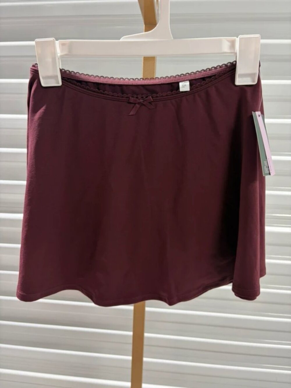 Wild Fable small burgundy seamless skirt NWT
